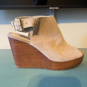 Tan Kenneth Cole Wedges